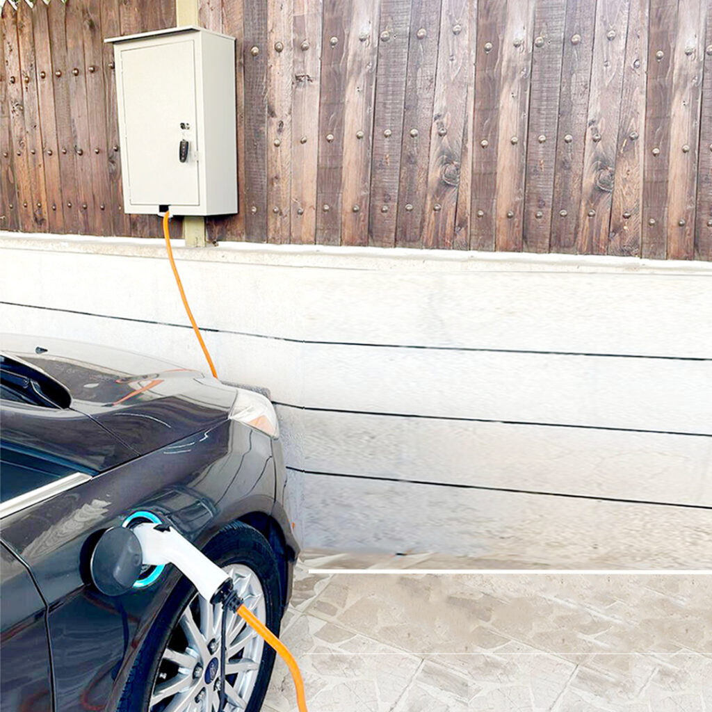 فني تركيب شواحن سيارات كهربائية (EV) في عمان - النخبة